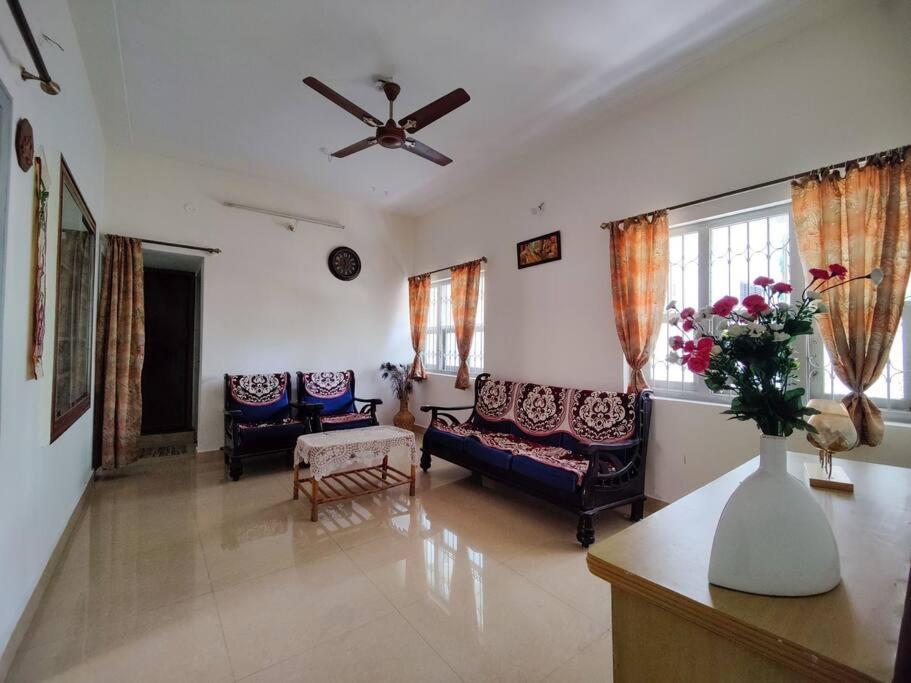 Comfy 2-Bedroom House In Sanjaynagar, Bengaluru Dış mekan fotoğraf