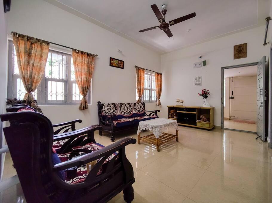 Comfy 2-Bedroom House In Sanjaynagar, Bengaluru Dış mekan fotoğraf