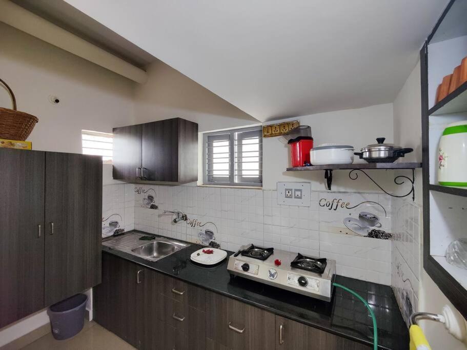 Comfy 2-Bedroom House In Sanjaynagar, Bengaluru Dış mekan fotoğraf