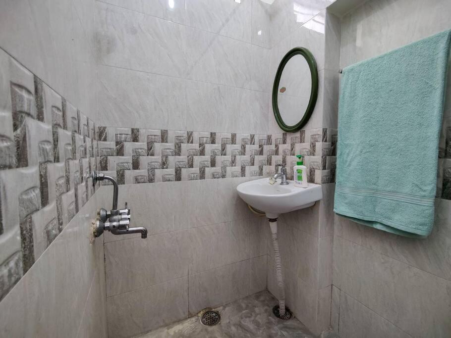 Comfy 2-Bedroom House In Sanjaynagar, Bengaluru Dış mekan fotoğraf